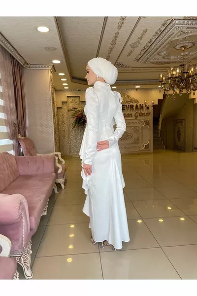 بجعة فستان سهرة أبيض