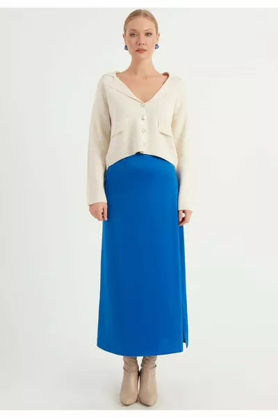 Rock mit Schlitz und Details