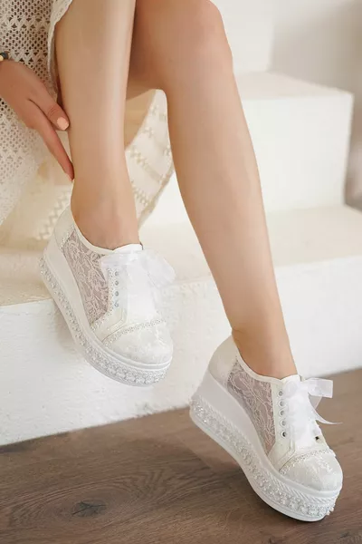 حذاء زفاف نسائي من عرق اللؤلؤ باللون الأبيض