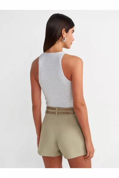  شورت مزدوج تنورة بحزام أخضر