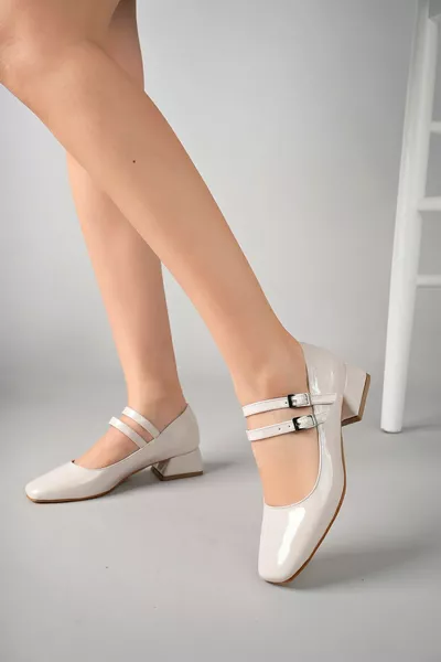 Scarpe Vintage da donna in pelle verniciata beige con punta quadrata a doppio casco