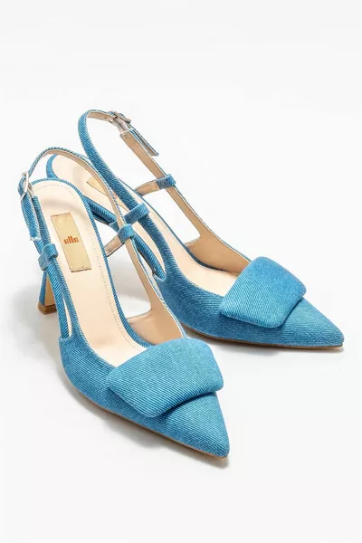 الكعب النسائي الأزرق