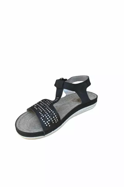 Женские босоножки на плоской подошве