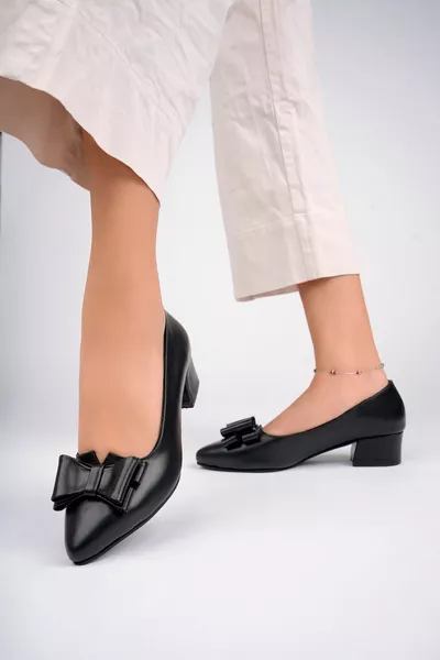 جلد طبيعي أسود نسائي بكعب أحذية جلدية 