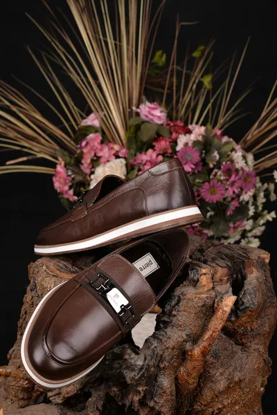 Mocassins en cuir véritable marron pour hommes modèle de chaussures orthopédiques décontractées qui offre durabilité et élégance ensemble