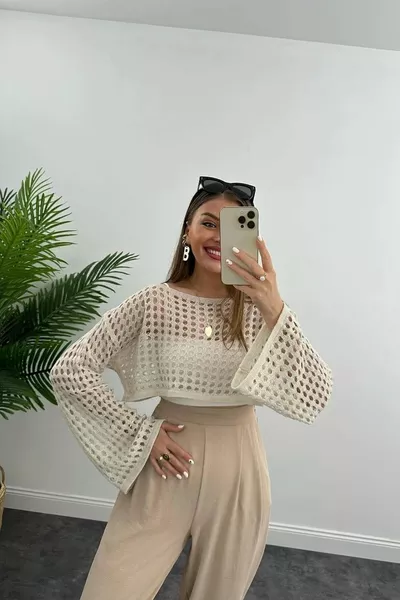 المرأة الاتجاه المزدوج البيج الأسود حزمة مخرمة الإسبانية الأكمام مخرمة المحاصيل تريكو