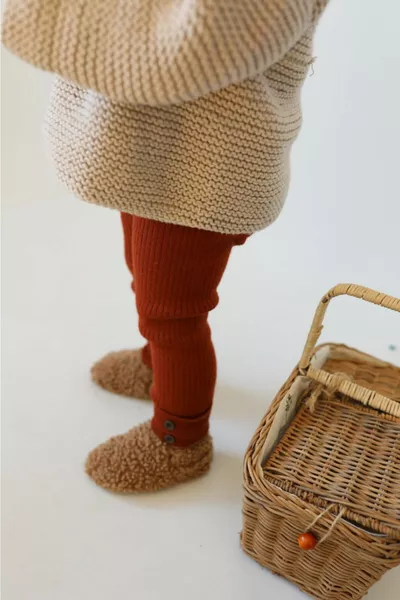 Leggings aus geripptem Strick mit Knopfleiste - Fliesen