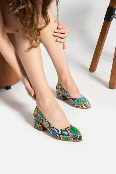 كعب كلاسيكي نسائي متعدد الألوان 3.5 سم