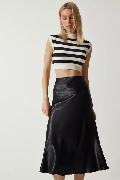 تنورة سطح الساتان الأسود للمرأة 