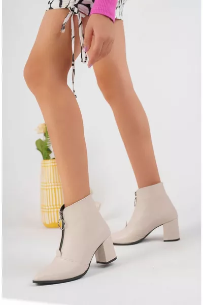 Дамски бежови ботуши с цип