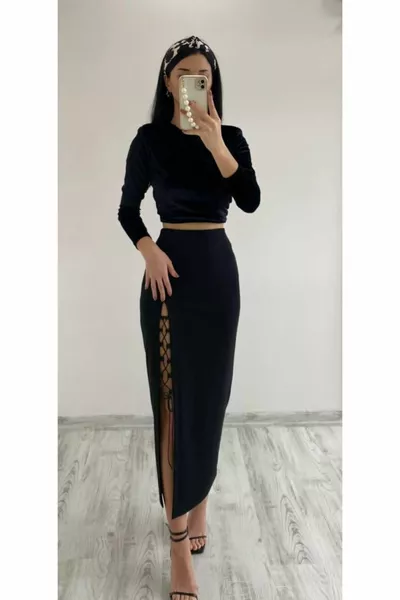 المرأة تنورة سوداء النسيج مع شق