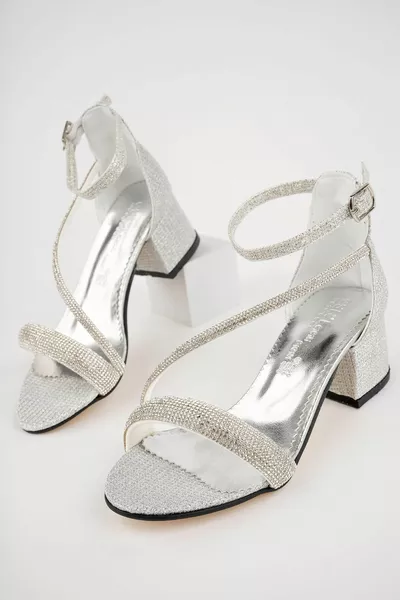 Scarpe da ragazza in argento con pietre