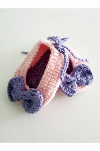Handgefertigte Babyschuhe