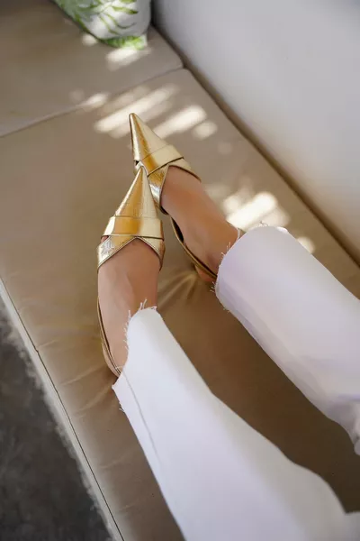 Gezy Gold قطع غير متماثل كعب نسائي