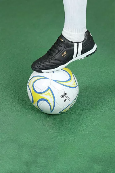 أحذية ملعب كرة القدم العشبية للرجال