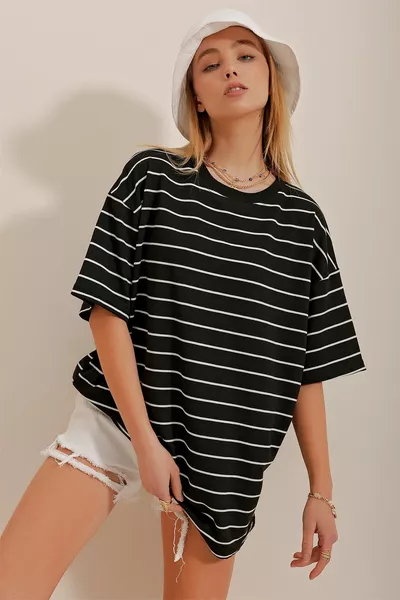 Women's Black Crew Neck Striped Oversize T-Shirt 