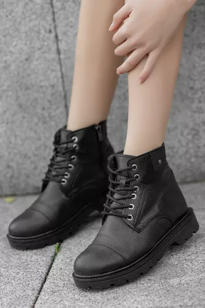 Kadın Siyah Kürklü Günlük Rahat Soğuk ve Su Geçirmez Sağlam Garantili Kaymaz Taban Kadın Bot