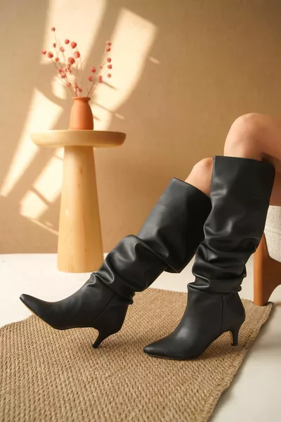 جزمة Galina للركبة للسيدات - جلد أسود