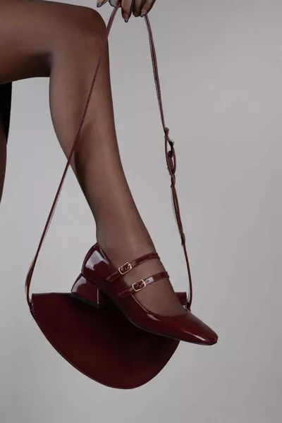 كعب قصير حادة اصبع القدم اثنين من الأحذية المقوسة بورجوندي براءات الاختراع والجلود