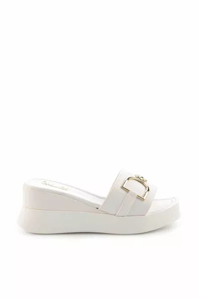 شباشب نسائية بيضاء 