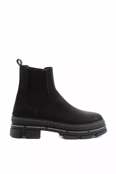 أحذية نسائية سوداء وبوت 