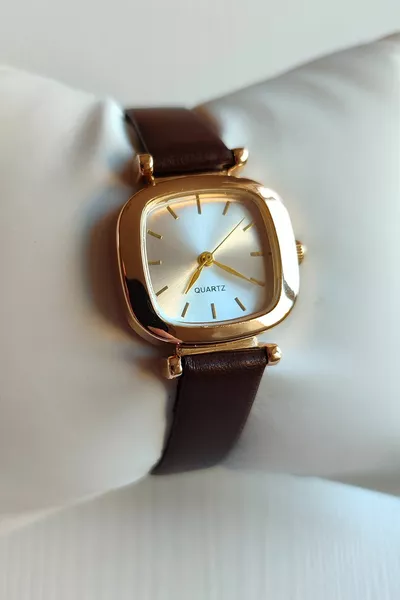 المرأة خمر ساعة اليد أزياء جديدة الجلود حزام ساعة اليد