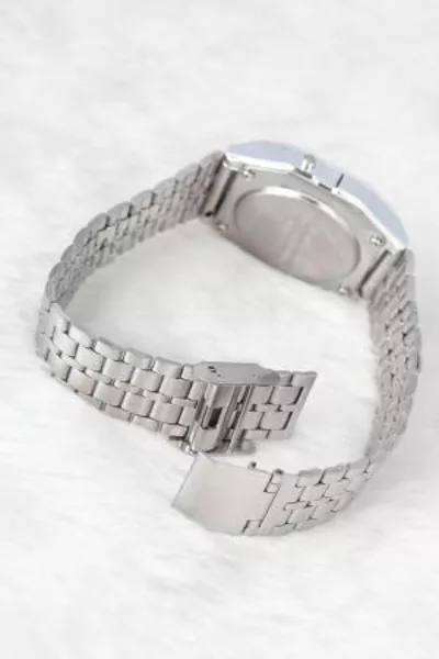 Erb اللون الفضي حزام معدني رقمي ريترو ساعة نسائية