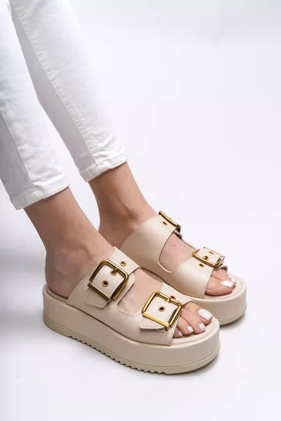 صندل نسائي جلد بلون البيج بمشبكين Winledha 