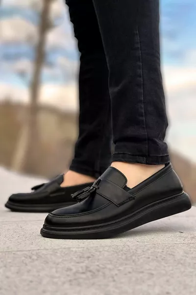 حذاء رجالي كلاسيكي بأسود مع شرابات