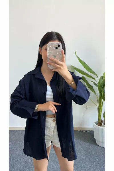 قميص نسائي فخم بلون أزرق داكن، كتف منخفض، واسع الحجم، من الكتان مع تفاصيل جيب - OKUL