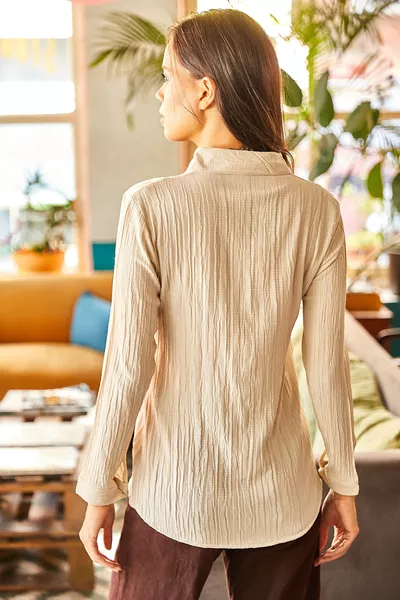 Damenhemd aus Strukturgewebe mit Stein-Jacquard 