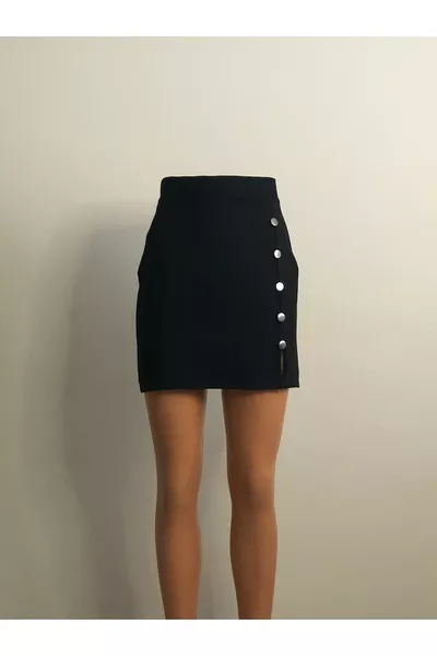 تنورة بتفاصيل أزرار