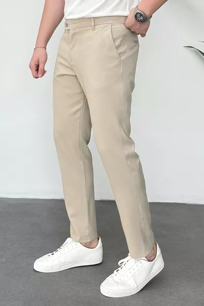 بنطال رجالي بيج بقصة ضيقة من قماش مطاطي