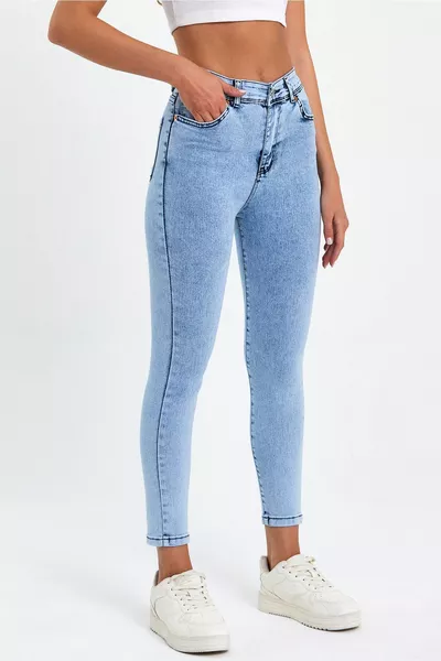 بنطلون جينز ضيق مرتفع الخصر أزرق فاتح مع تبطين ليكرا من Snow Baby لغسل الثلج المفتوح