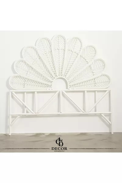 رأس سرير من الخيزران