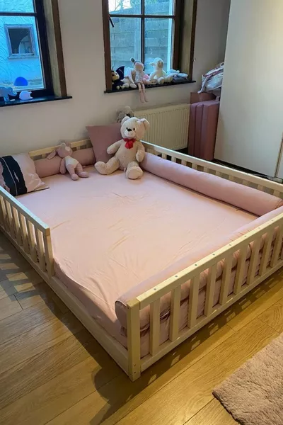 سرير أطفال خشبي من مونتيسوري بدون أرجل من الخشب الطبيعي