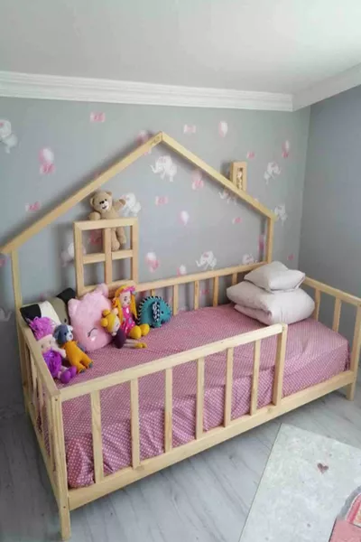 – سرير مونتيسوري للأطفال والرضع للجنسين مصنوع من الخشب الطبيعي