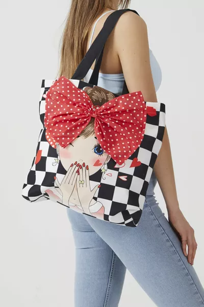 حقيبة تسوق شاطئية من القماش بنقشة رقعة البوب آرت