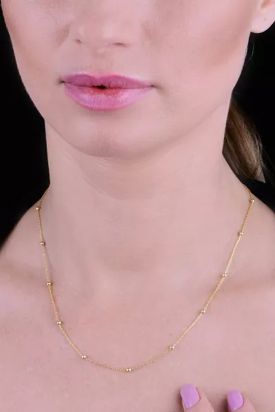 سلسلة فضية مطلية بالذهب بخرز بطول  سم