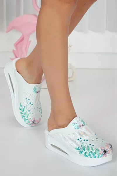 شبشب ممرضات بمستشفى بكعب مرتفع وحشوة هوائية تقويمية، بنقشة أرنب