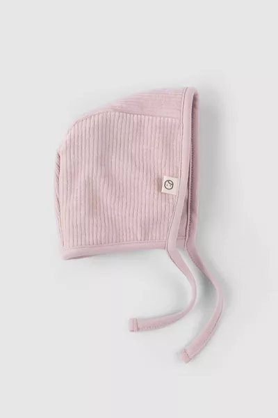 Бебешка шапка с розово рипсено кадифе и английски стил