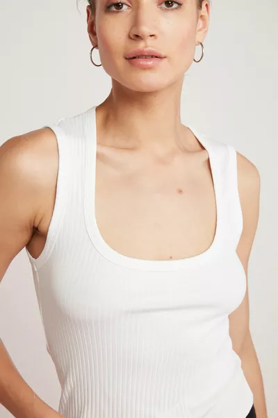 Дамски потник Bıana, % памук, с релефна текстура, прилепнал модел, тънки презрамки, с кръгло деколте, бял