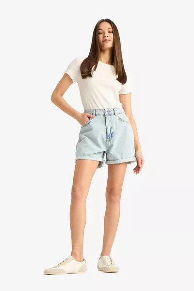 Футболка белая базовая с круглым воротом, короткими рукавами, приталенная AXNS