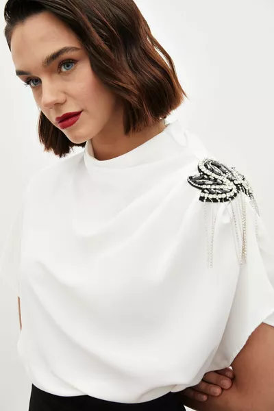 Tek Omuz Aksesuarlı Salaş Bluz - Ekru