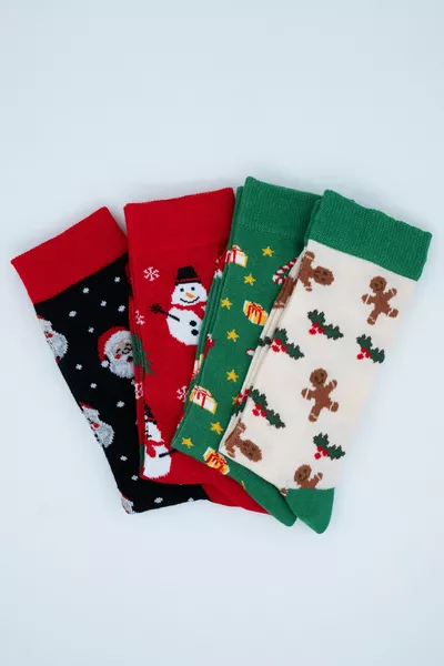 Set di calze in cotone unisex a tema Natale e Capodanno, con 4 fantasie e colori diversi, confezionate in scatola.