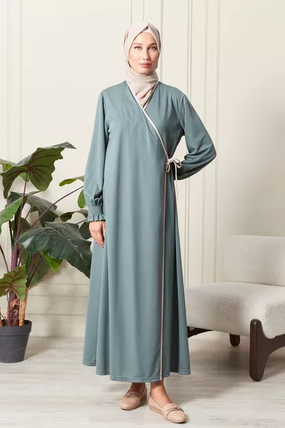 فستان صلاة نسائي بياقة كروسية وتفاصيل على الأكمام مع رباط جانبي