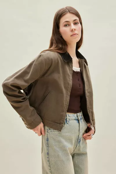 سترة جاكيت قطنية موسمياً بأكمام عادية، وياقة متباينة بسحاب، جيوب أمامية، موديل أساسي SP