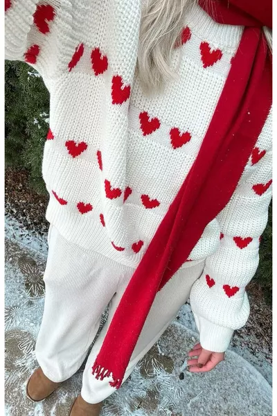 كنزة محبوكة عصرية بنقش قلب منقوش بنسيج ناعم على نمط بينتيريست