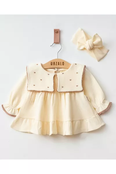 Maita Jurk met Hartborduursel, Vierkante Sjaalkraag, % Katoen Wafelstof, Kant en Bandana Meisjesbaby Set