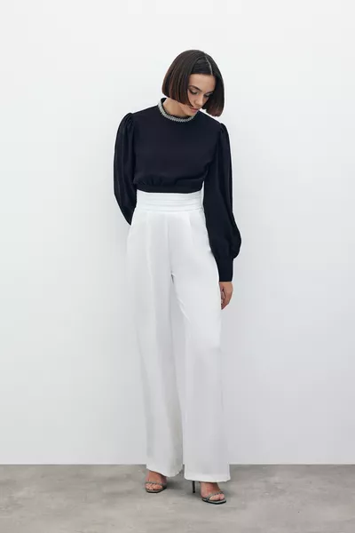 بنطلون بجيوب وتفاصيل عند الخصر - كريمي